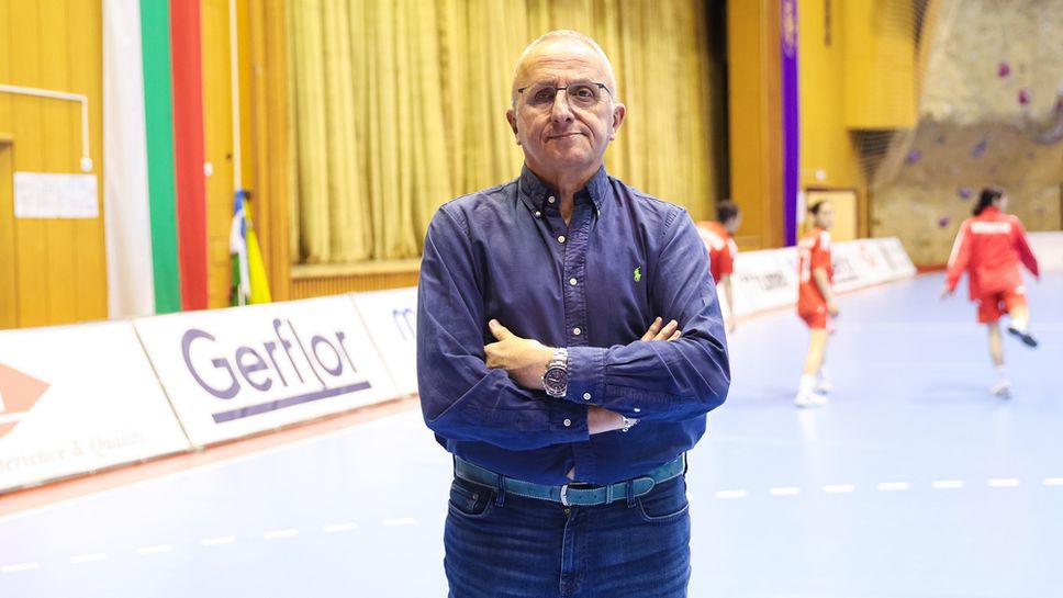 Италианец поема женския национален отбор на България по хандбал