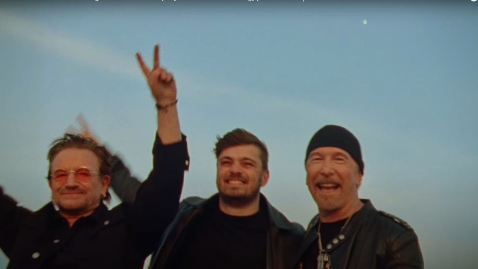 U2 и Мартин Гарикс представиха химна на европейското първенство