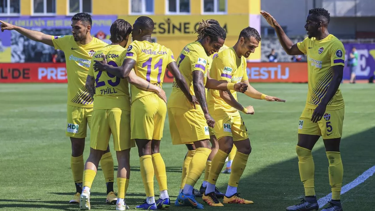  Страхил Попов и Еюпспор са на бараж за влизане в елита 