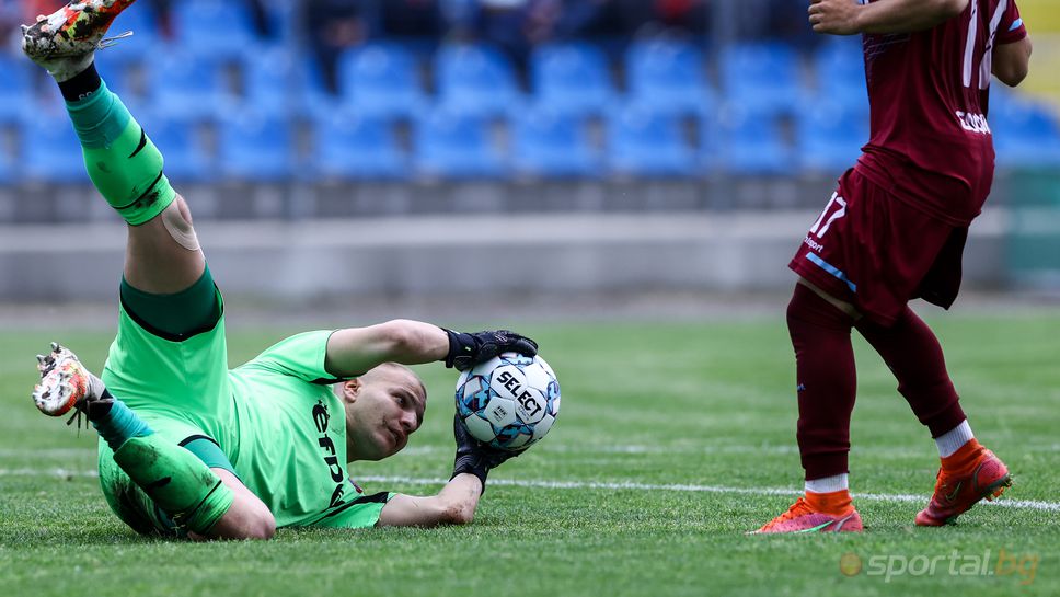 Спортист Своге обяви че се разделя с вратаря Петър Петров