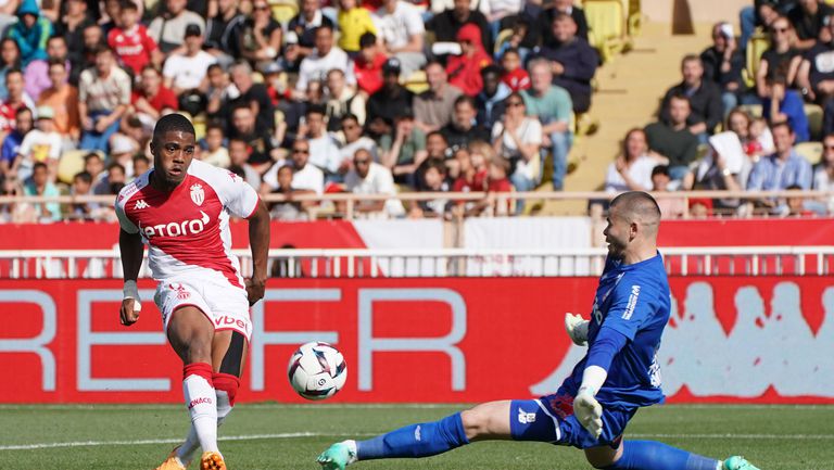 Монако и Лил завършиха 0:0, което запази преднината на тима