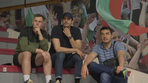 Владо Николов и Светослав Гоцев наблюдават контролата на България срещу Естония