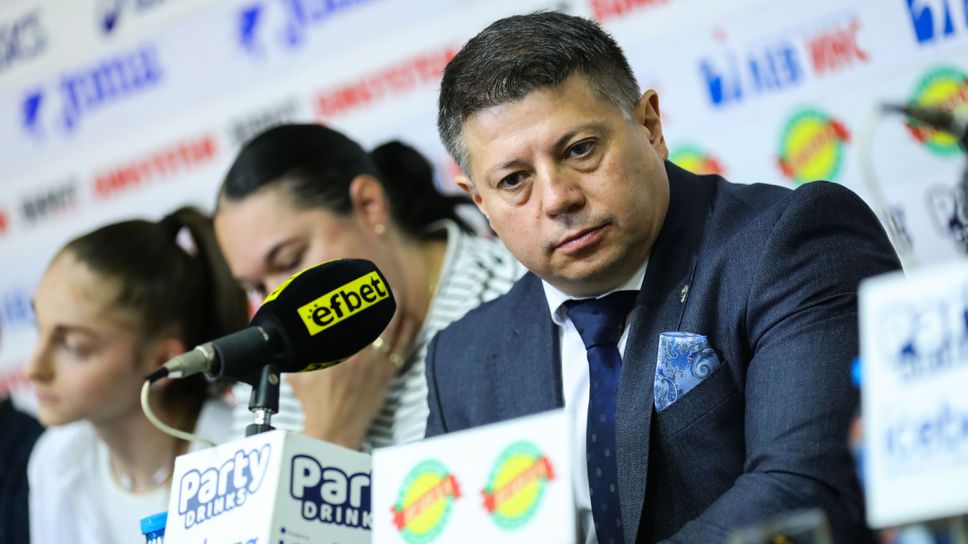 Президентът на Българска федерация бадминтон д р Володя Златев получи