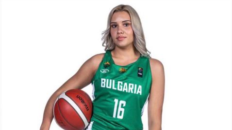  Златка Маданкова остава в Берое 