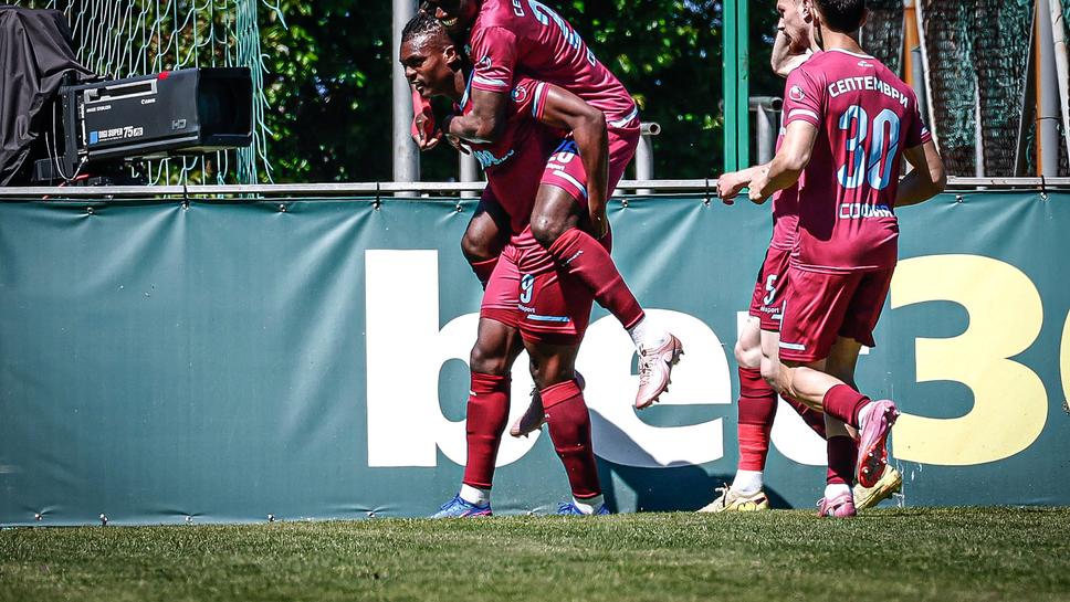 Септември 1:0 Спартак (Варна), греда за "соколите"