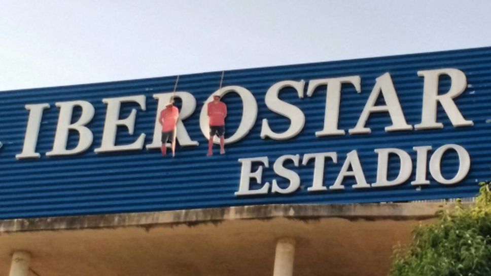 Зловещо послание на стадион в Испания (снимки)