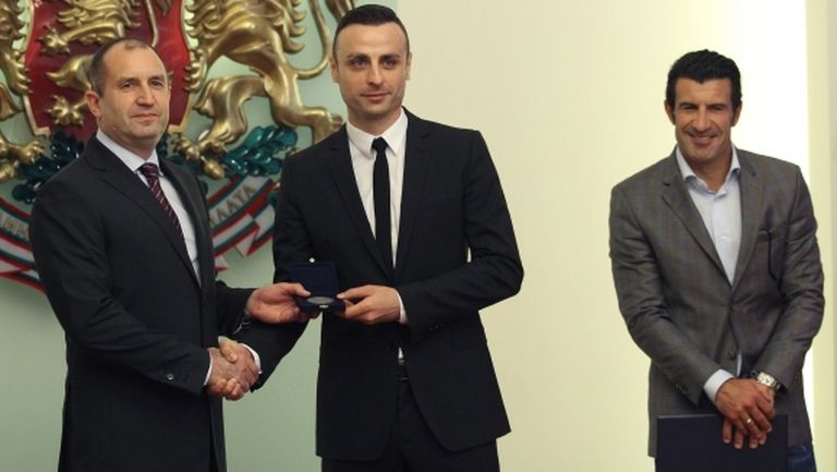 Румен Радев удостои Фиго и Бербатов с Почетен знак на Президента на Република България (видео)