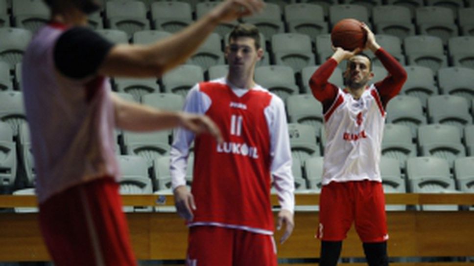 Тренировка на Лукойл Академик преди мача с Бней Херцлия