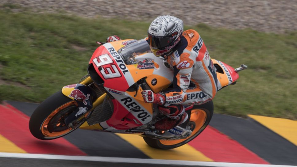 Маркес доминира в третата тренировка в MotoGP, Роси отново с проблем (видео)