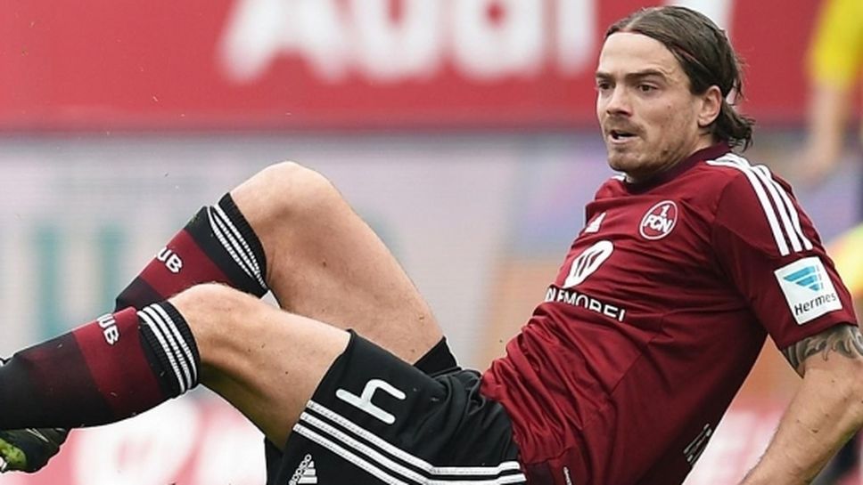 Швейцарци изпреварват Левски за холандски защитник