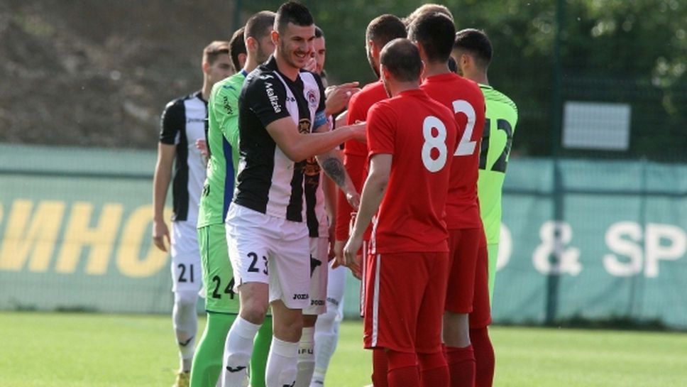 Основен бранител на Локо (София) пропуска началото на сезона във Втора лига