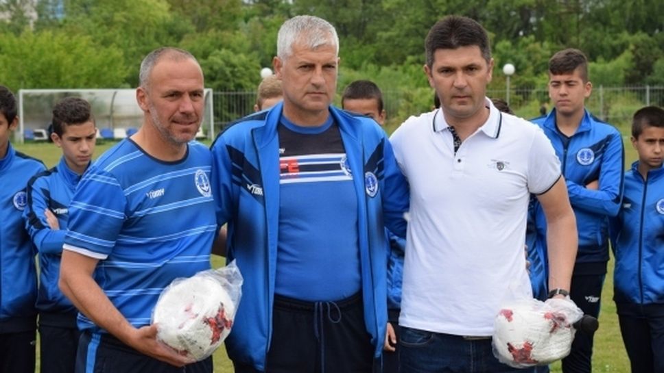 15-годишните футболни таланти на Черноморец (Бургас) ще участват на силен международен турнир в Скопие