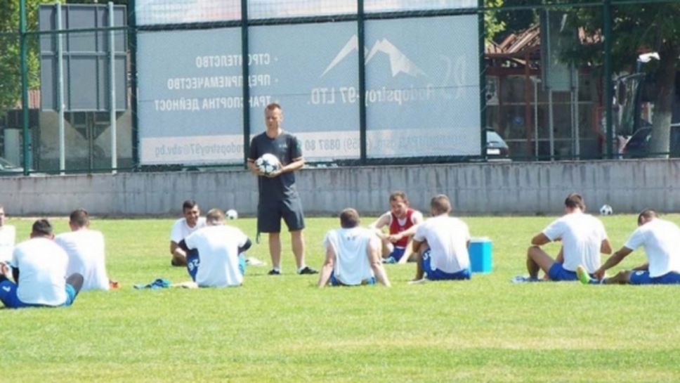Отборът на Топчо удари елитен македонски тим
