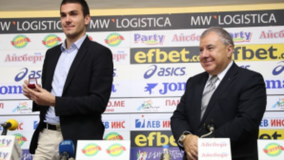 Емануил Димитров е спортист на месец октомври