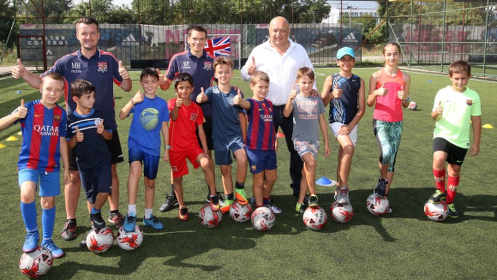 Министър Кралев посети детски спортен лагер