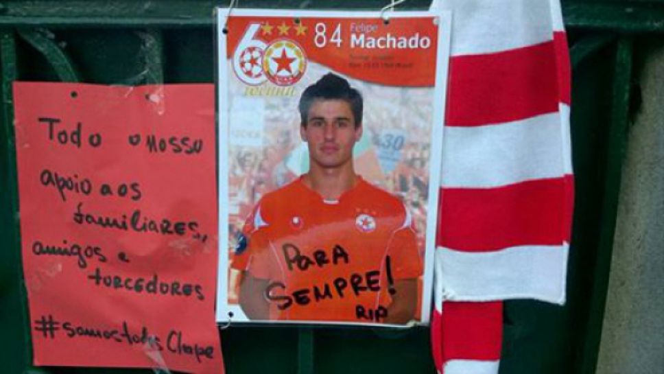 Фенове на ЦСКА почетоха паметта на Филипе Машадо пред бразилското посолство в София