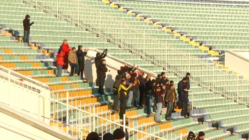 Феновете на Ботев (Пловдив) ликуват след изравнителния гол срещу Славия