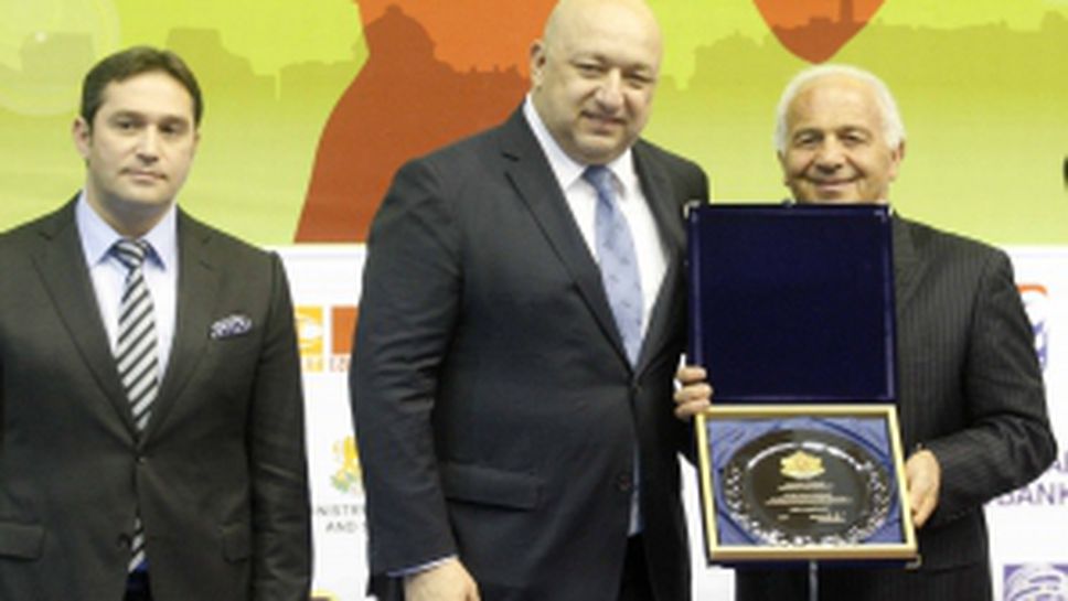 Кралев откри Европейското по бокс за жени