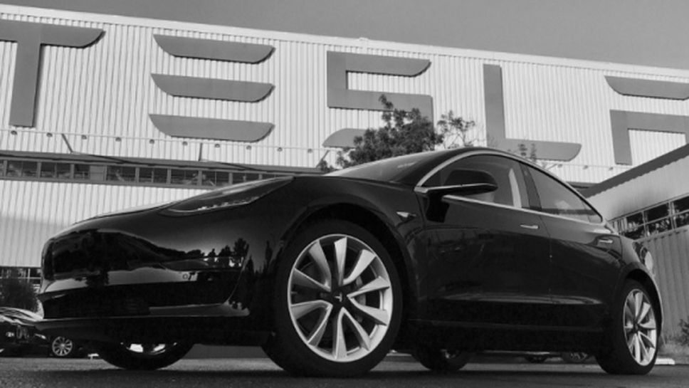 Tesla се забави, но не забрави: любопитни факти около новия Model 3