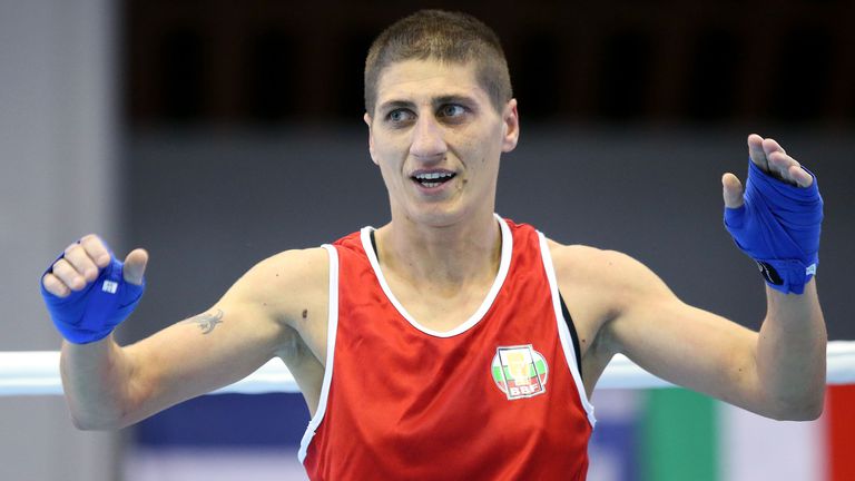 Севда Асенова постигна втора убедителна победа и се класира за