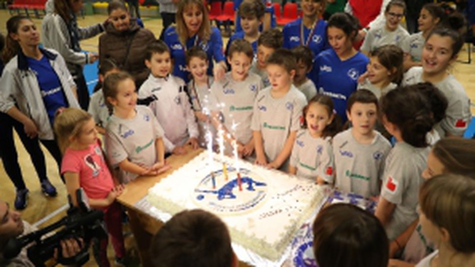 Волейболната школа на Владо Николов стана на една година