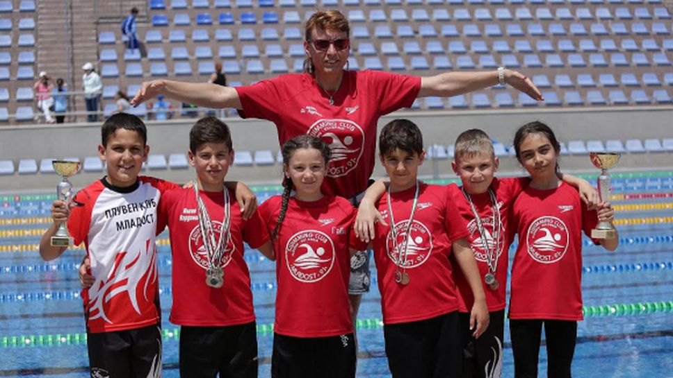 Плувците на Младост-91 станаха вицешампиони на "Златна рибка" във Варна