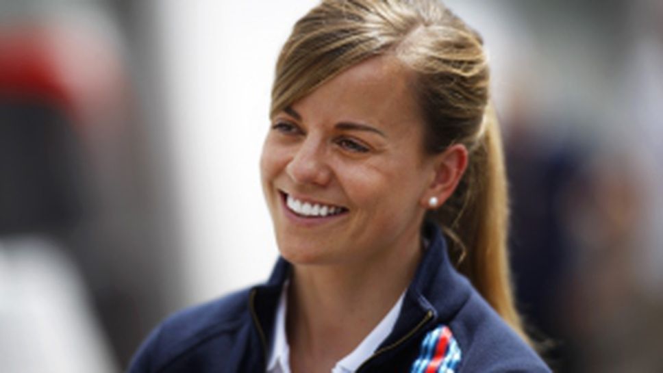 Сузи Волф хвърля каската