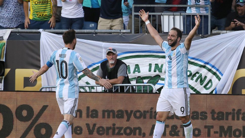 Шоу на Меси класира Аржентина на 1/2-финал, Чили унижи Мексико