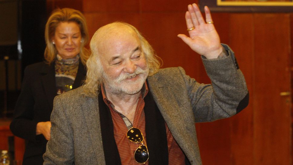 Поклонението пред тленните останки на двукратния олимпийски шампион по борба