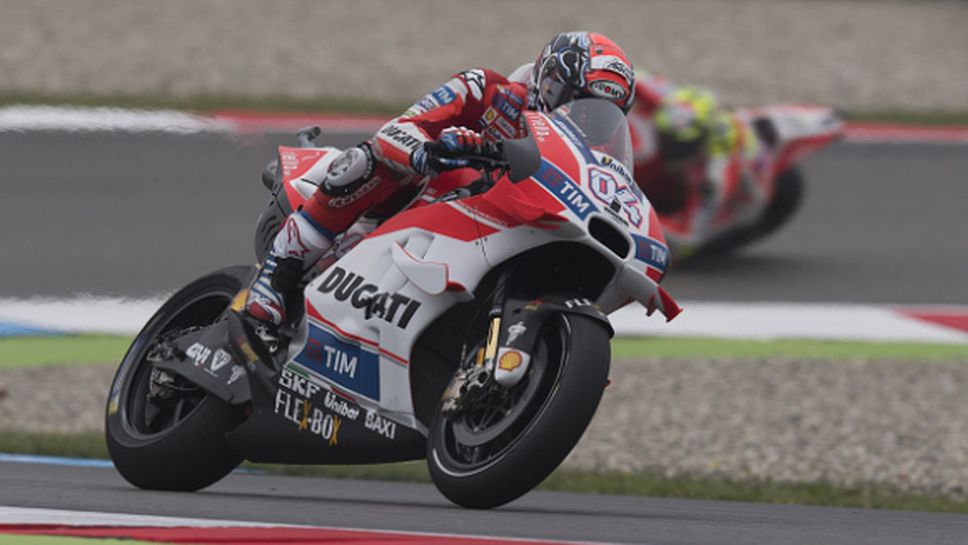 Андреа Довициозо остави Ducati на върха и в третата тренировка, Лоренсо падна