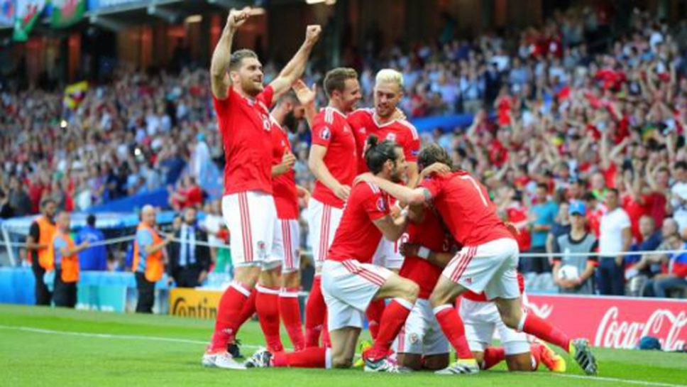 Играчите на Уелс ликуват след отпадането на "трите лъва" (видео)
