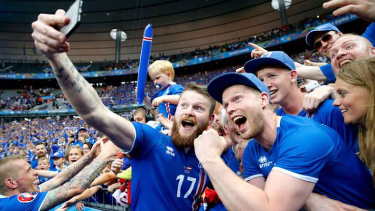Исландия отпразнува победата с "We are the champions" на "Куин"