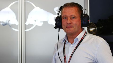 Йос отрича, че Макс ще напусне Ред Бул