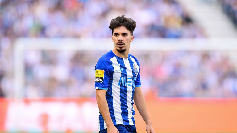  Манчестър Юнайтед оглежда опция на Де Йонг 