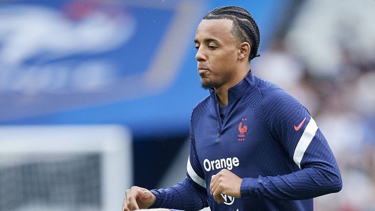  Спряганият за Челси Кунде претърпя интервенция 