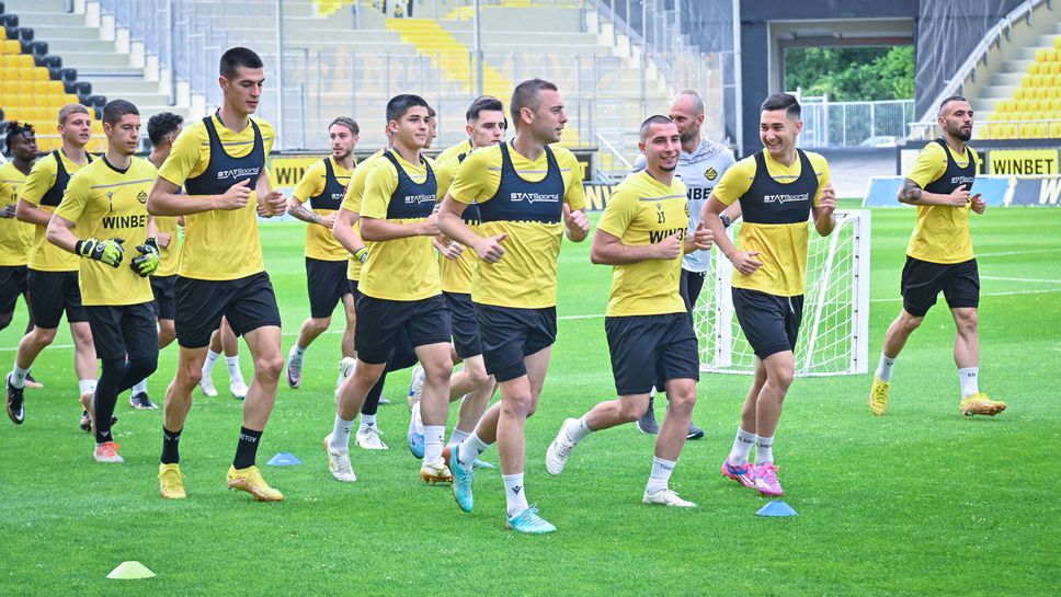 Ботев (Пловдив) започна подготовка с 35 футболисти