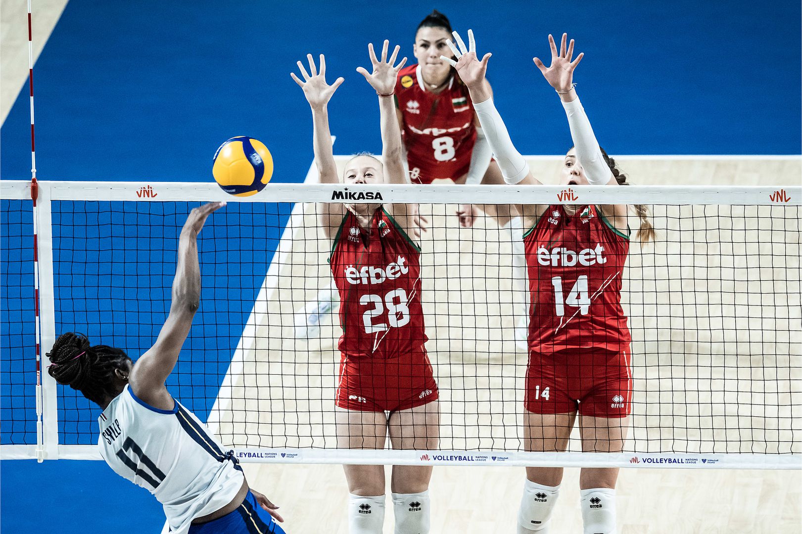 Волейболистките на България не се противопоставиха на Италия и допуснаха четвърта загуба във VNL