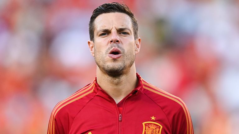 Испанският гранд ще предложи договор за два сезона на защитника