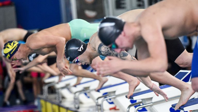 Първоначално на плувците беше казано че е възможно стартовете да
