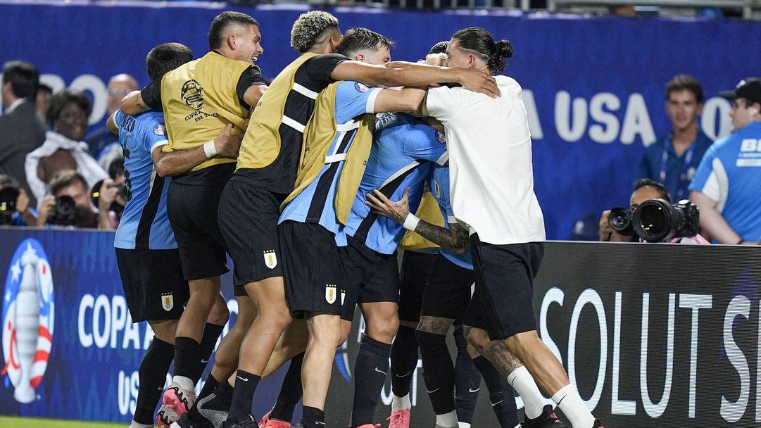 Радостта на Суарес и Уругвай след успеха над Канада