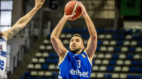 Димитър Маринчешки остава в Спартак (Плевен) и през новия сезон 🏀