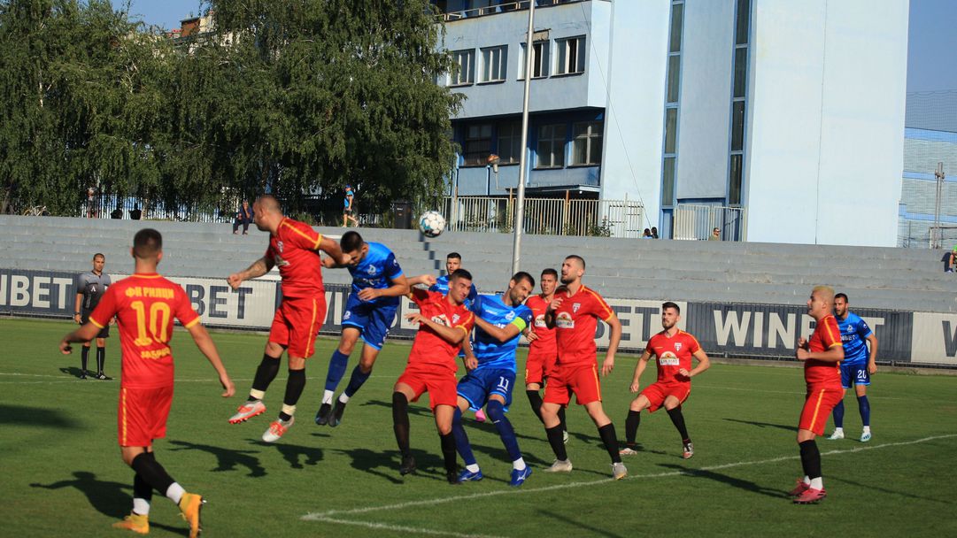 Валентин Пейчев: Играем добре, но не вкарваме