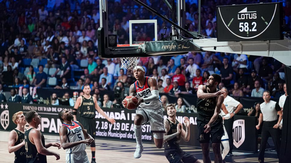 САЩ надви Испания в зрелище в Малага