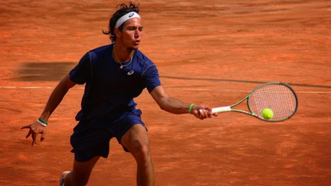 Антъни Генов стартира с победа на сингъл в Будапеща