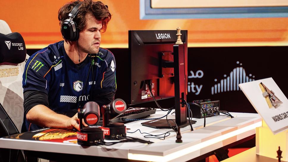 Карлсен стигна до финала на шахматния турнир на Световното по eSports