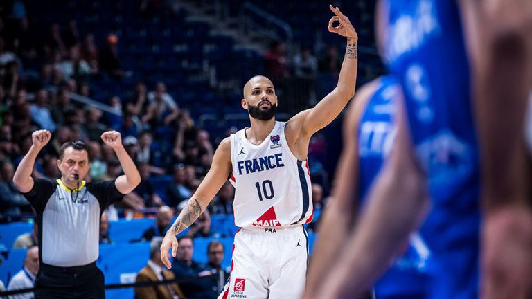 Националният отбор на Франция по баскетбол е първият полуфиналист на