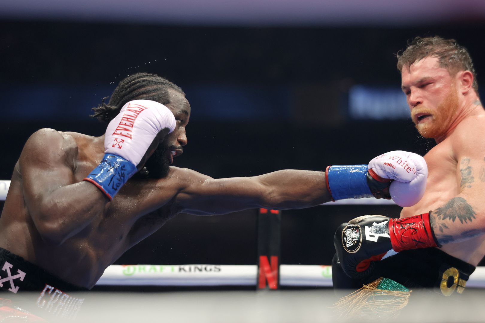 Терънс Крауфорд показа класа и надигра Канело