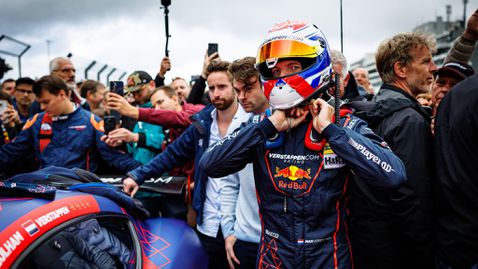  Новакът Макс Верстапен към този момент може да се състезава с GT3 коли на 