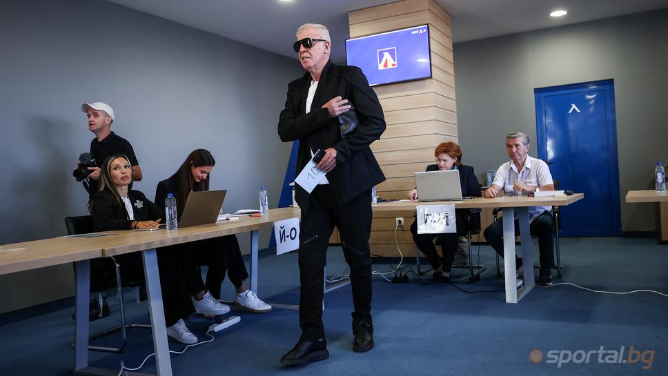 Важен ден за Левски: Започна Общото събрание на акционерите, Сираков и Боримиров пристигнаха