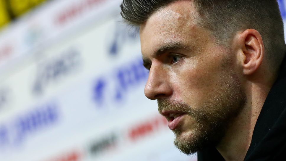 Награждаване на Греъм Кери за играч номер едно на 9-ти кръг